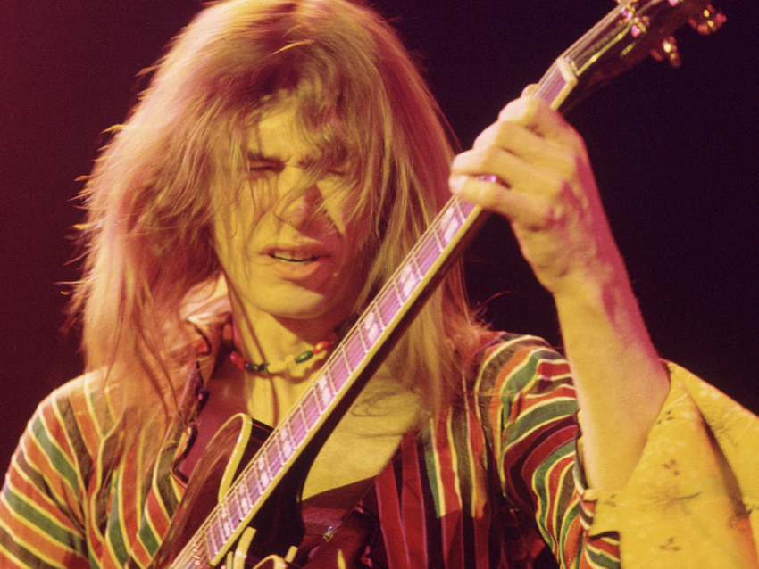 ca. 1970s, USA --- Steve Howe Jamming on the Guitar --- Image by © Neal Preston/CORBIS